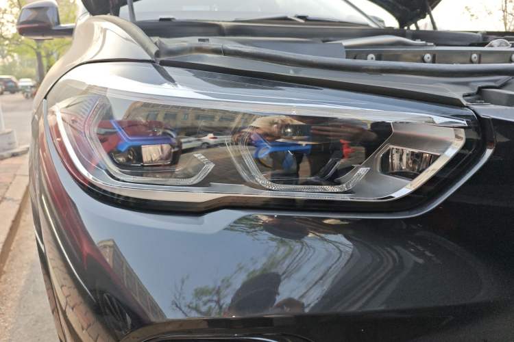 Used BMW X5 2022 Restyled xDrive 30Li Luxury Version M Sport Package Right Front Headlight