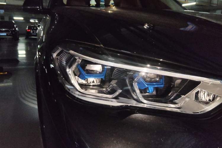 Used BMW X5 2022 Restyled xDrive 30Li Luxury Version M Sport Package Right Front Headlight