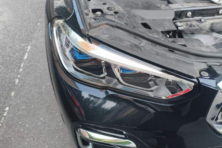 Used BMW X5 2022 xDrive 40Li Luxury Edition M Sport Package Right Front Headlight