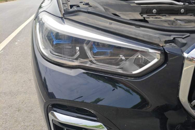 Used BMW X5 2022 Restyled xDrive 30Li Luxury Version M Sport Package Right Front Headlight