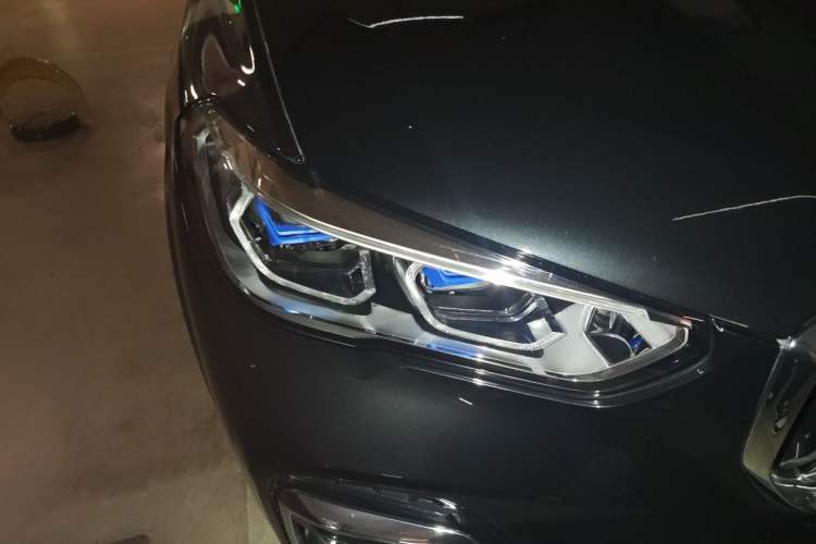Used BMW X5 2022 xDrive 40Li M Sport Package Right Front Headlight