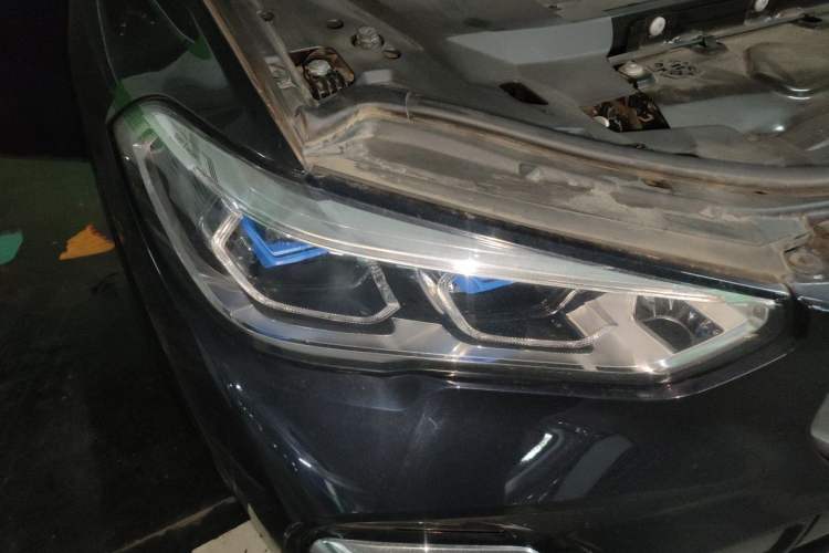 Used BMW X5 2022 Restyled xDrive 30Li Luxury Version M Sport Package Right Front Headlight