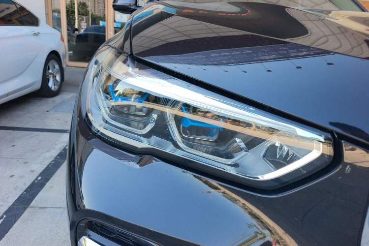 Used BMW X5 2022 Restyled xDrive 30Li Luxury Version M Sport Package Right Front Headlight