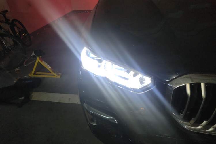 Used BMW X5 2022 Restyled xDrive 30Li Luxury Version M Sport Package Right Front Headlight