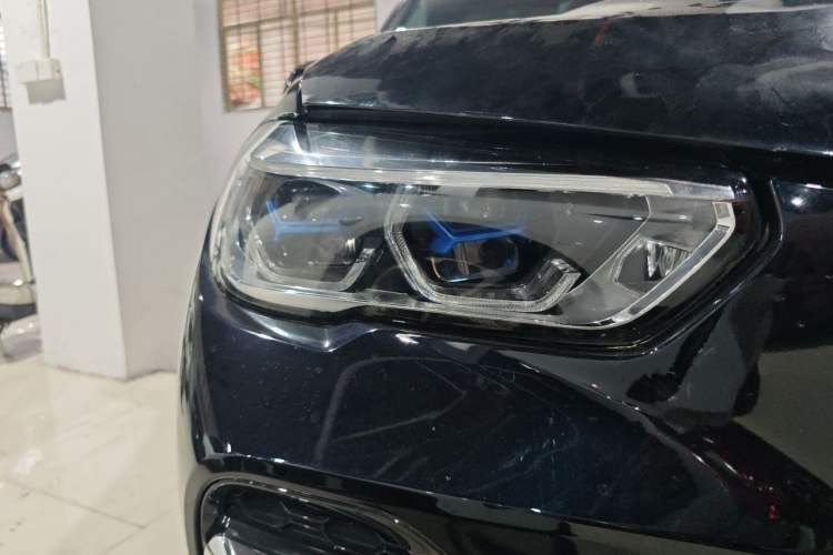 Used BMW X5 2022 Restyled xDrive 30Li Luxury Version M Sport Package Right Front Headlight
