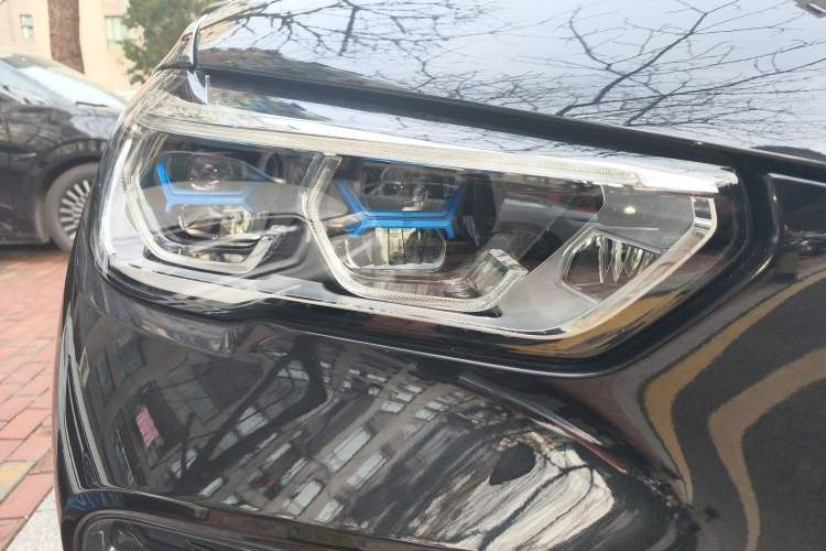 Used BMW X5 2022 Restyled xDrive 30Li Luxury Version M Sport Package Right Front Headlight