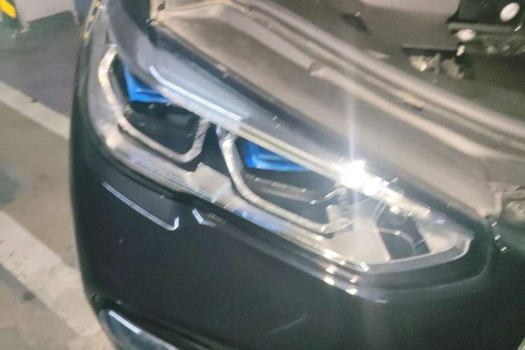 Used BMW X5 2022 Restyled xDrive 30Li Luxury Version M Sport Package Right Front Headlight