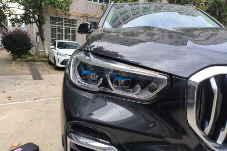 Used BMW X5 2022 Restyled xDrive 30Li Luxury Version M Sport Package Right Front Headlight