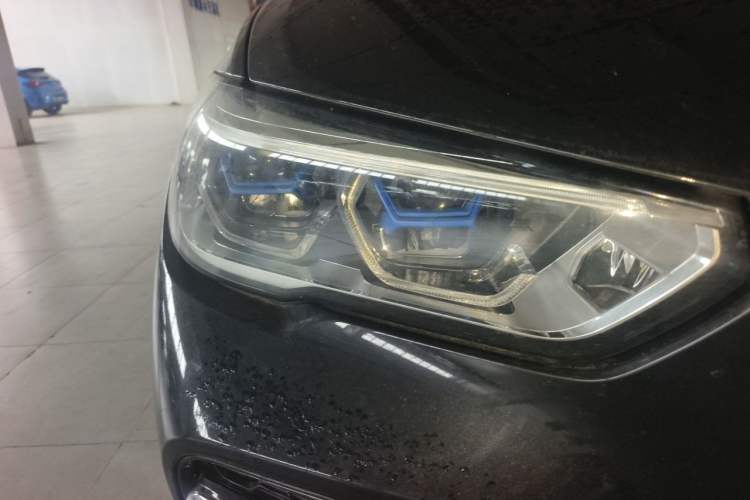 Used BMW X5 2022 Restyled xDrive 30Li Luxury Version M Sport Package Right Front Headlight
