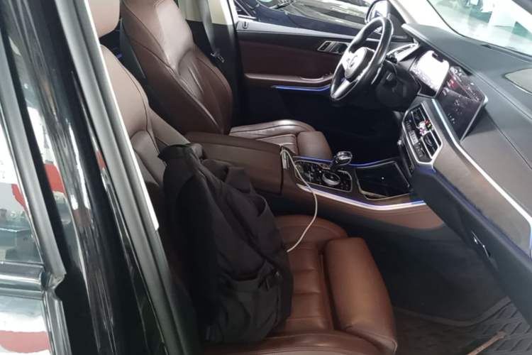 Used BMW X5 2022 xDrive40i Luxury Edition M Sport Package Right Front Seat