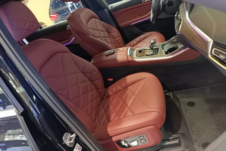 Used BMW X5 2022 xDrive 40Li M Sport Package Right Front Seat