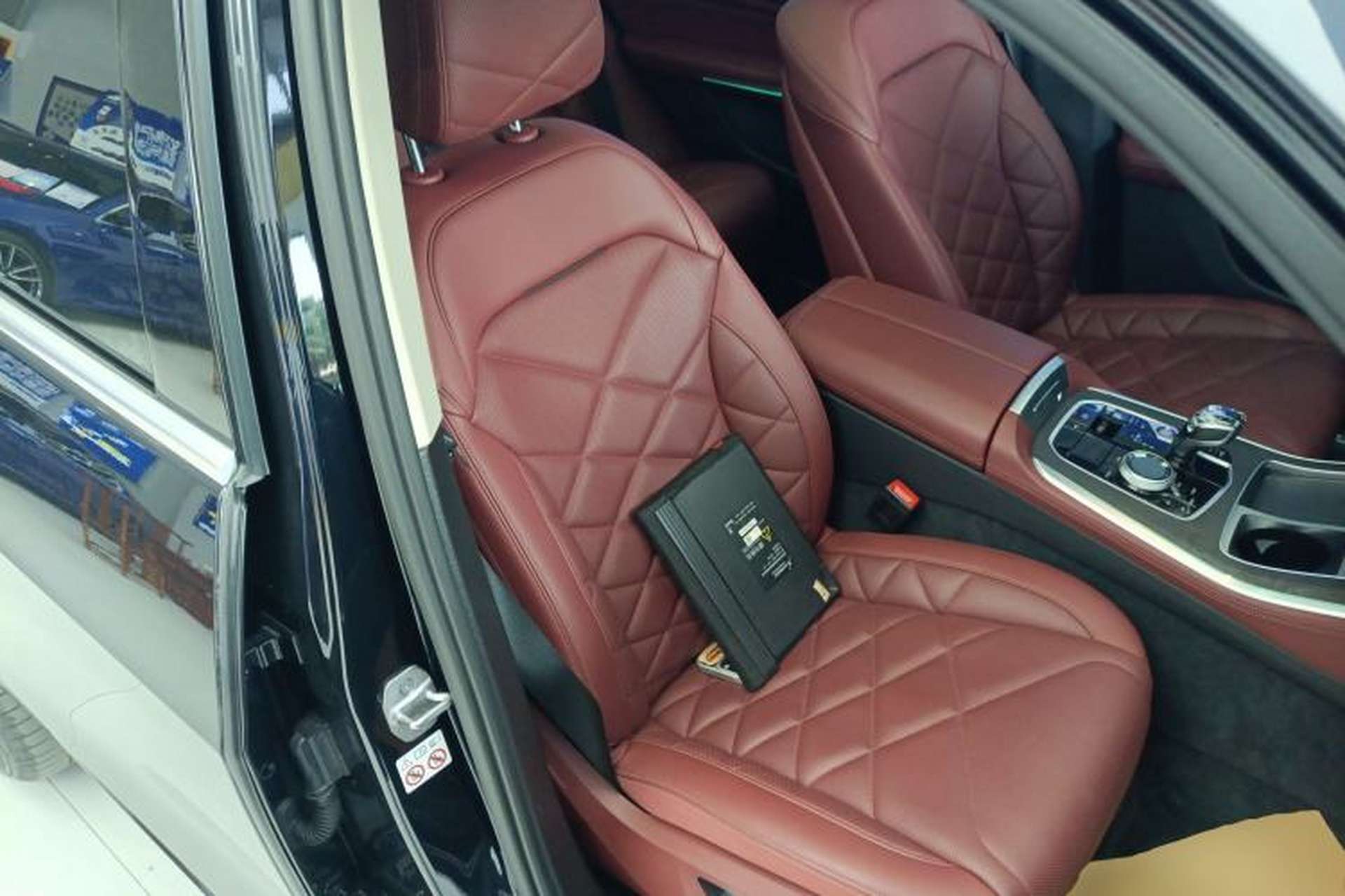 Used BMW X5 2022 Restyled xDrive 30Li Luxury Version M Sport Package Right Front Seat