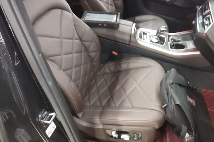 Used BMW X5 2022 Restyled xDrive 40Li M Sport Package Right Front Seat