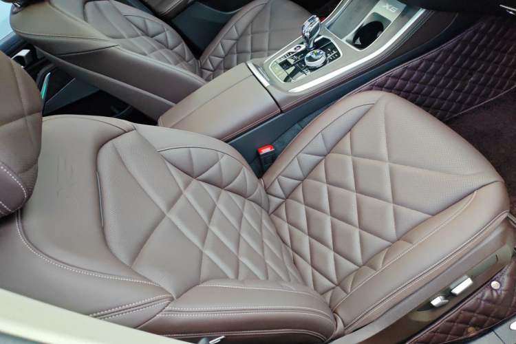Used BMW X5 2022 Restyled xDrive 30Li Luxury Version M Sport Package Right Front Seat