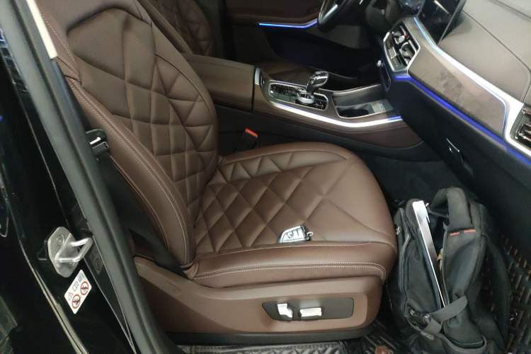 Used BMW X5 2022 Restyled xDrive 30Li Luxury Version M Sport Package Right Front Seat
