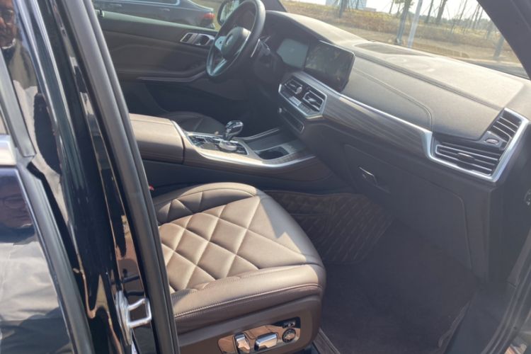 Used BMW X5 2022 xDrive 40Li M Sport Package Right Front Seat