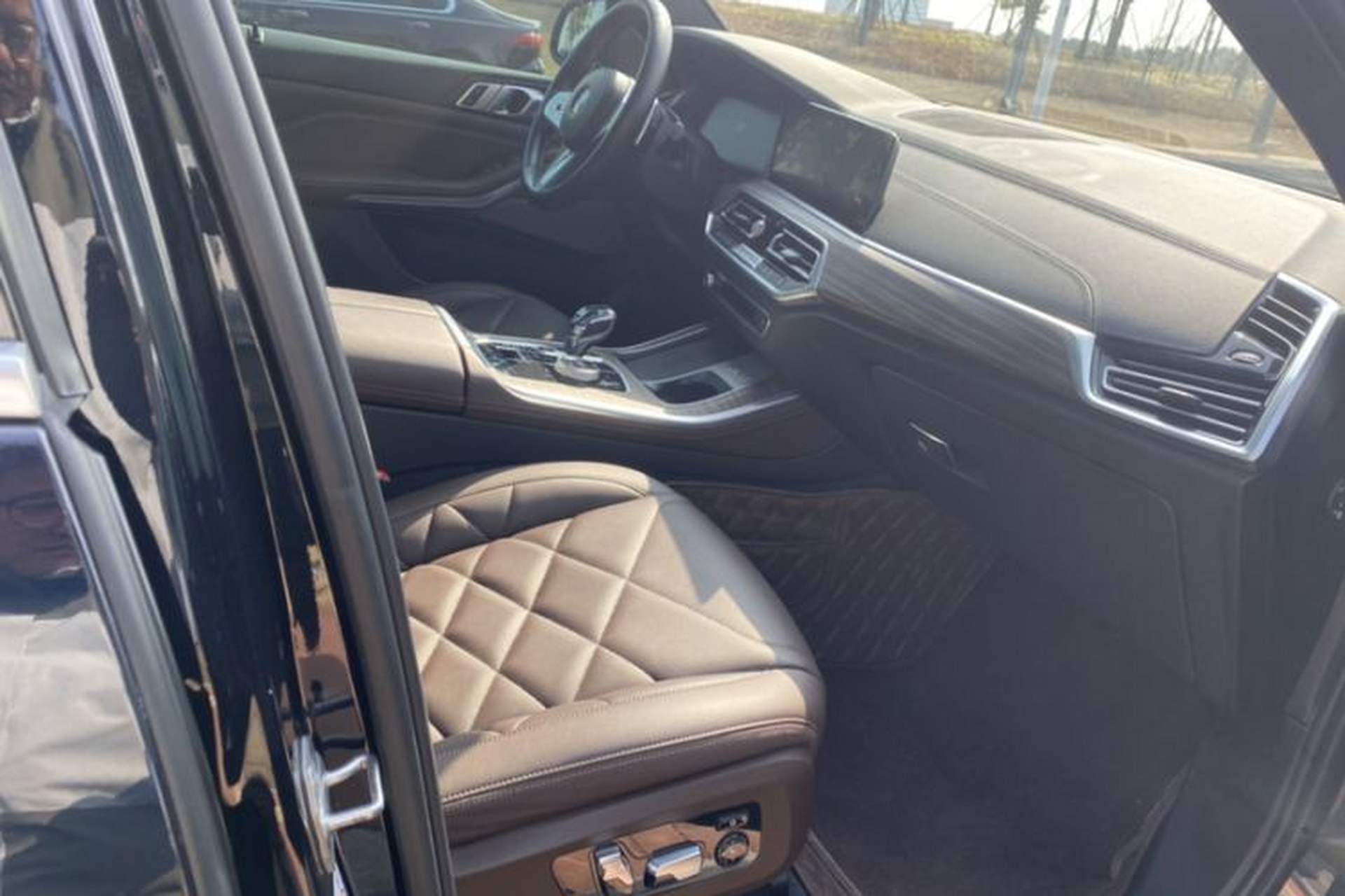 Used BMW X5 2022 xDrive 40Li M Sport Package Right Front Seat