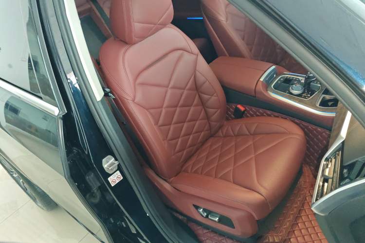 Used BMW X5 2022 Restyled xDrive 30Li Luxury Version M Sport Package Right Front Seat