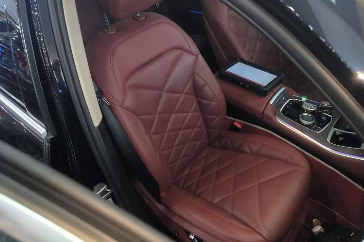 Used BMW X5 2022 Restyled xDrive 30Li Luxury Version M Sport Package Right Front Seat