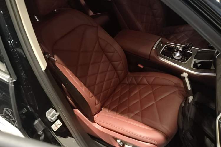 Used BMW X5 2022 Restyled xDrive 30Li Luxury Version M Sport Package Right Front Seat
