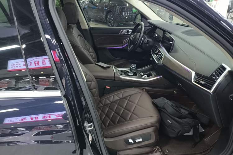 Used BMW X5 2022 Restyled xDrive 30Li Luxury Version M Sport Package Right Front Seat