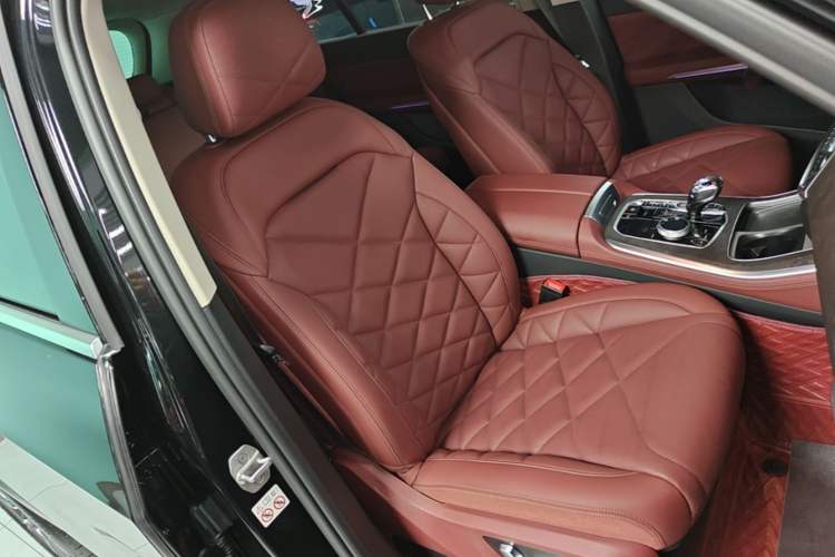 Used BMW X5 2022 Restyled xDrive 30Li Luxury Version M Sport Package Right Front Seat