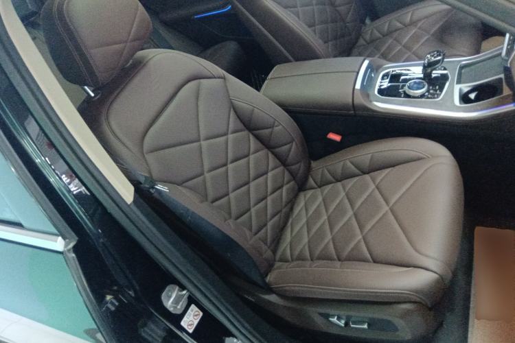 Used BMW X5 2022 Restyled xDrive 30Li Luxury Version M Sport Package Right Front Seat
