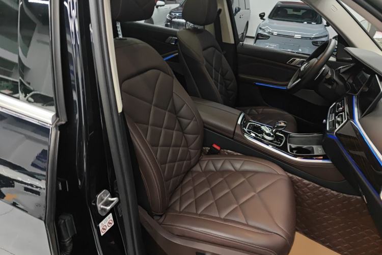 Used BMW X5 2022 xDrive 30Li Luxury M Sport Package Right Front Seat