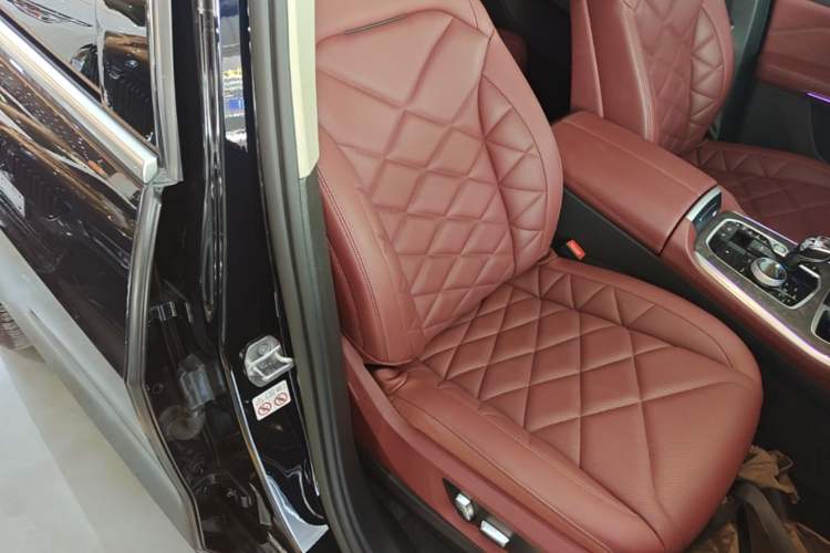 Used BMW X5 2022 xDrive 30Li Luxury M Sport Package Right Front Seat