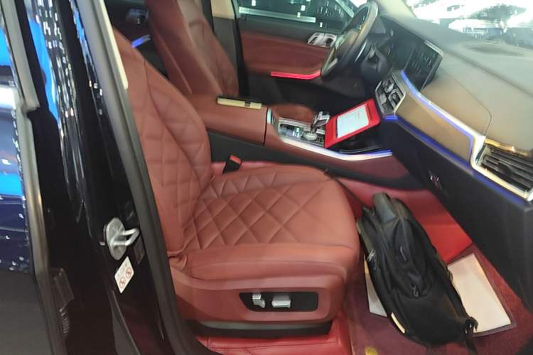 Used BMW X5 2022 xDrive 30Li Luxury M Sport Package Right Front Seat