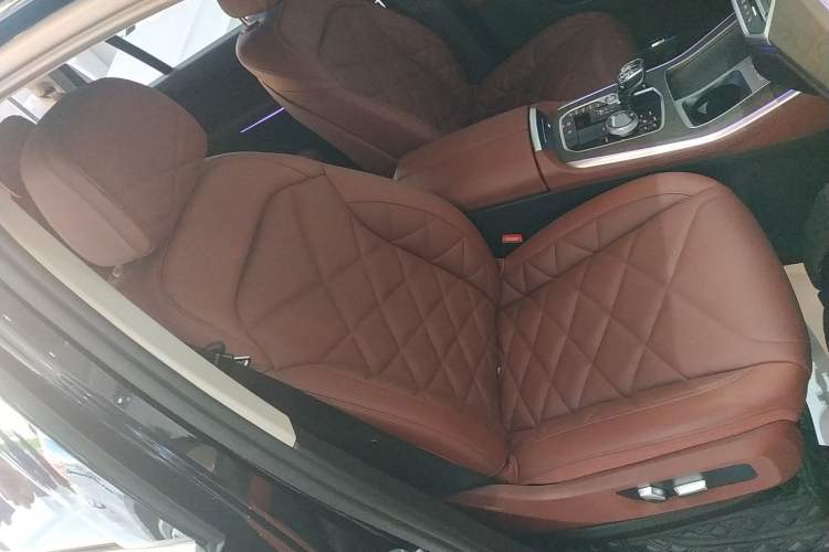 Used BMW X5 2022 Restyled xDrive 30Li Luxury Version M Sport Package Right Front Seat