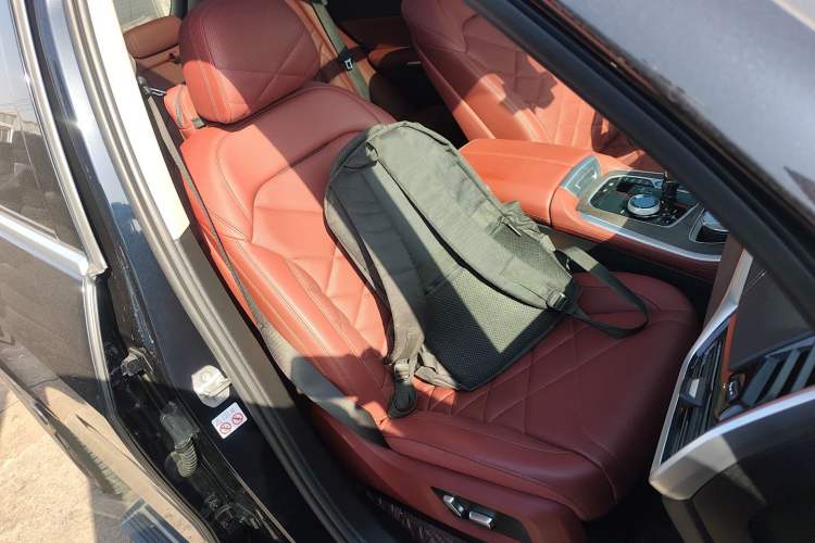 Used BMW X5 2022 Restyled xDrive 30Li Luxury Version M Sport Package Right Front Seat