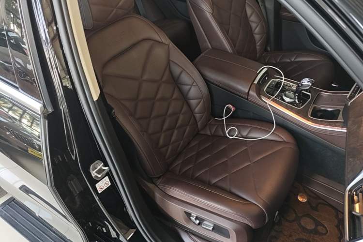 Used BMW X5 2022 xDrive 30Li Luxury M Sport Package Right Front Seat