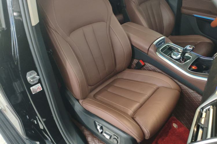 Used BMW X5 2022 xDrive40i Luxury Edition M Sport Package Right Front Seat