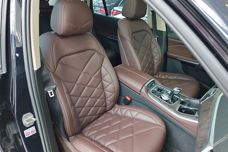Used BMW X5 2022 Restyled xDrive 30Li Luxury Version M Sport Package Right Front Seat