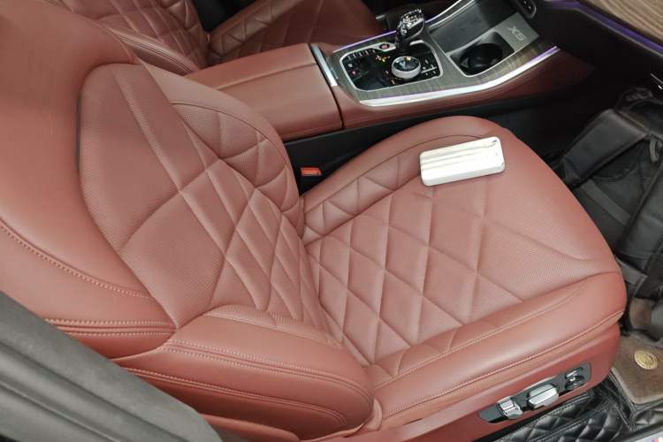 Used BMW X5 2022 xDrive 40Li M Sport Package Right Front Seat