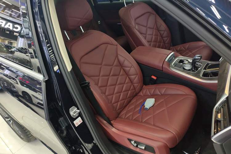 Used BMW X5 2022 Restyled xDrive 30Li Luxury Version M Sport Package Right Front Seat