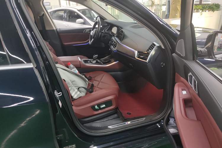 Used BMW X5 2022 Restyled xDrive 30Li Luxury Version M Sport Package Right Front Seat