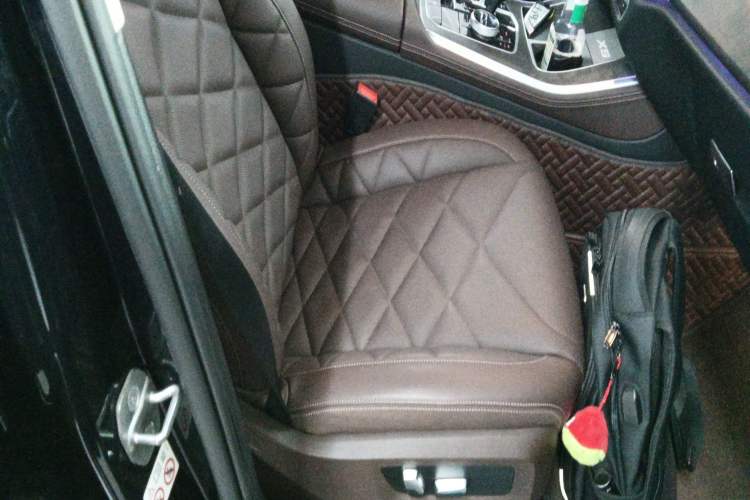 Used BMW X5 2022 xDrive 30Li M Sport Package Right Front Seat