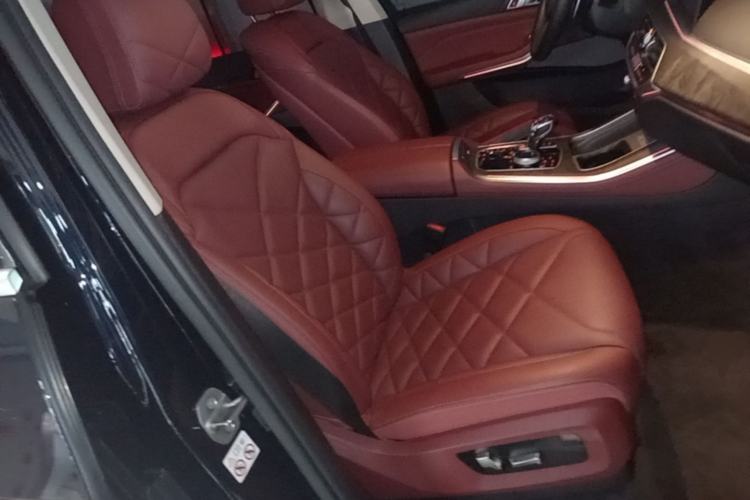 Used BMW X5 2022 Restyled xDrive 30Li Luxury Version M Sport Package Right Front Seat
