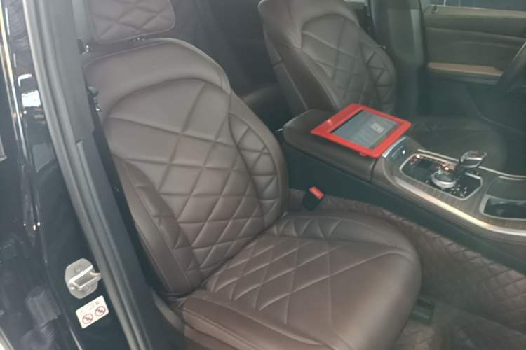 Used BMW X5 2022 xDrive 40Li M Sport Package Right Front Seat