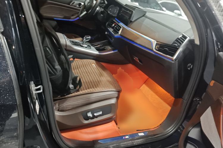 Used BMW X5 2022 xDrive 30Li Luxury M Sport Package Right Front Seat