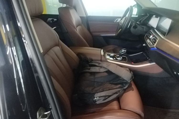 Used BMW X5 2022 xDrive40i Luxury Edition M Sport Package Right Front Seat