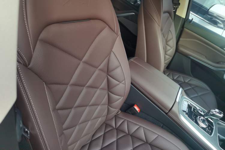 Used BMW X5 2022 xDrive 30Li Luxury M Sport Package Right Front Seat