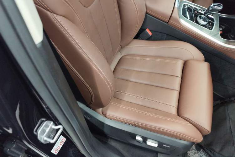 Used BMW X5 2022 xDrive40i M Sport Package Right Front Seat