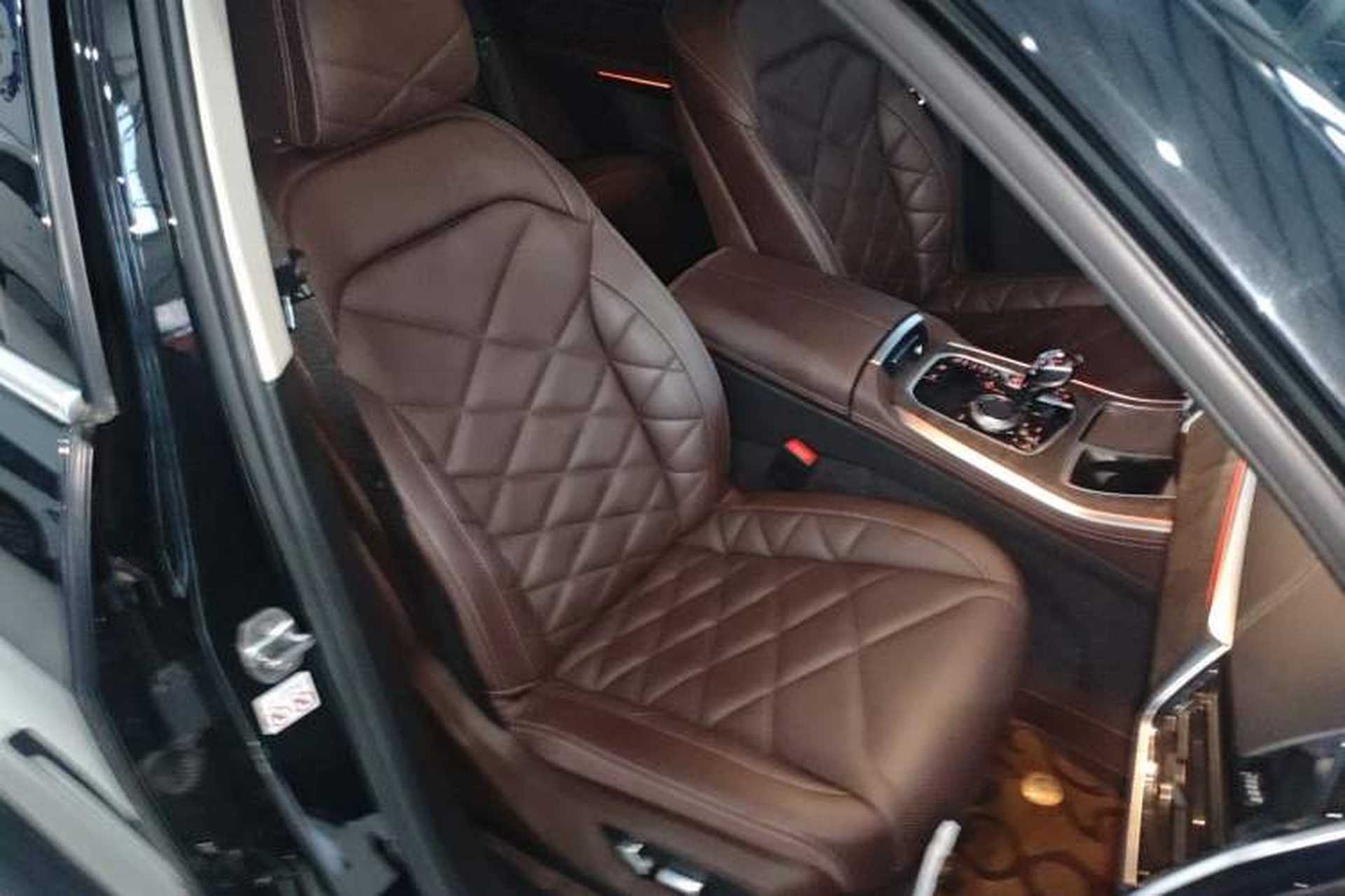Used BMW X5 2022 xDrive 30Li Luxury M Sport Package Right Front Seat