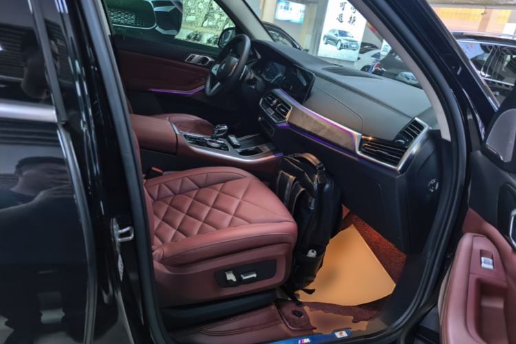 Used BMW X5 2022 Restyled xDrive 30Li Luxury Version M Sport Package Right Front Seat