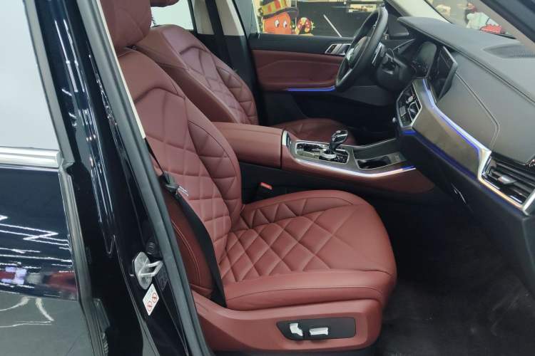 Used BMW X5 2022 Restyled xDrive 30Li Luxury Version M Sport Package Right Front Seat