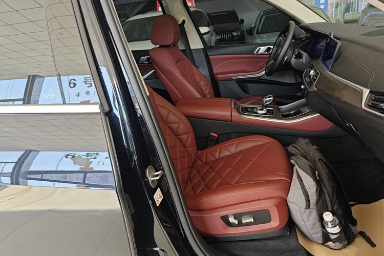 Used BMW X5 2022 Restyled xDrive 30Li Luxury Version M Sport Package Right Front Seat