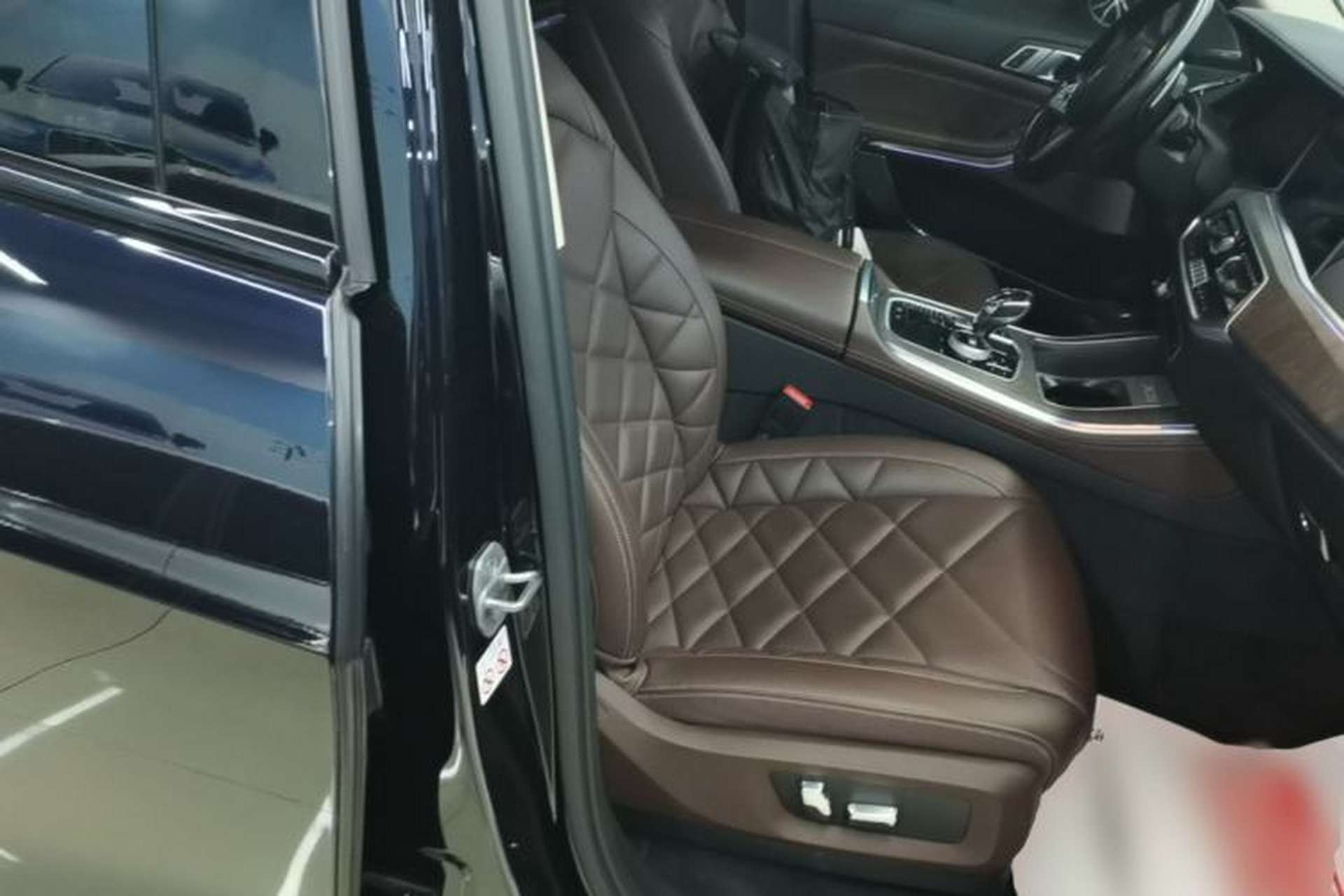 Used BMW X5 2022 Restyled xDrive 30Li Luxury Version M Sport Package Right Front Seat